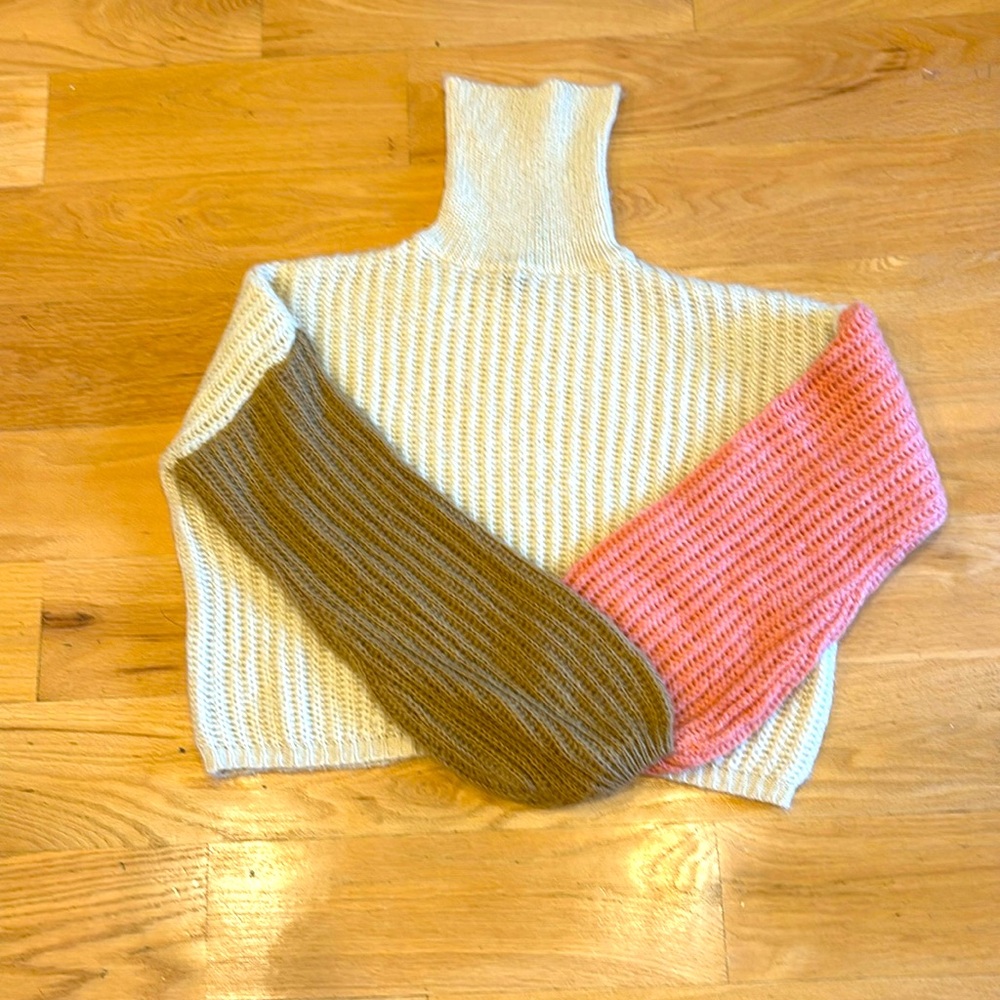Block colored turtleneck Sweater!